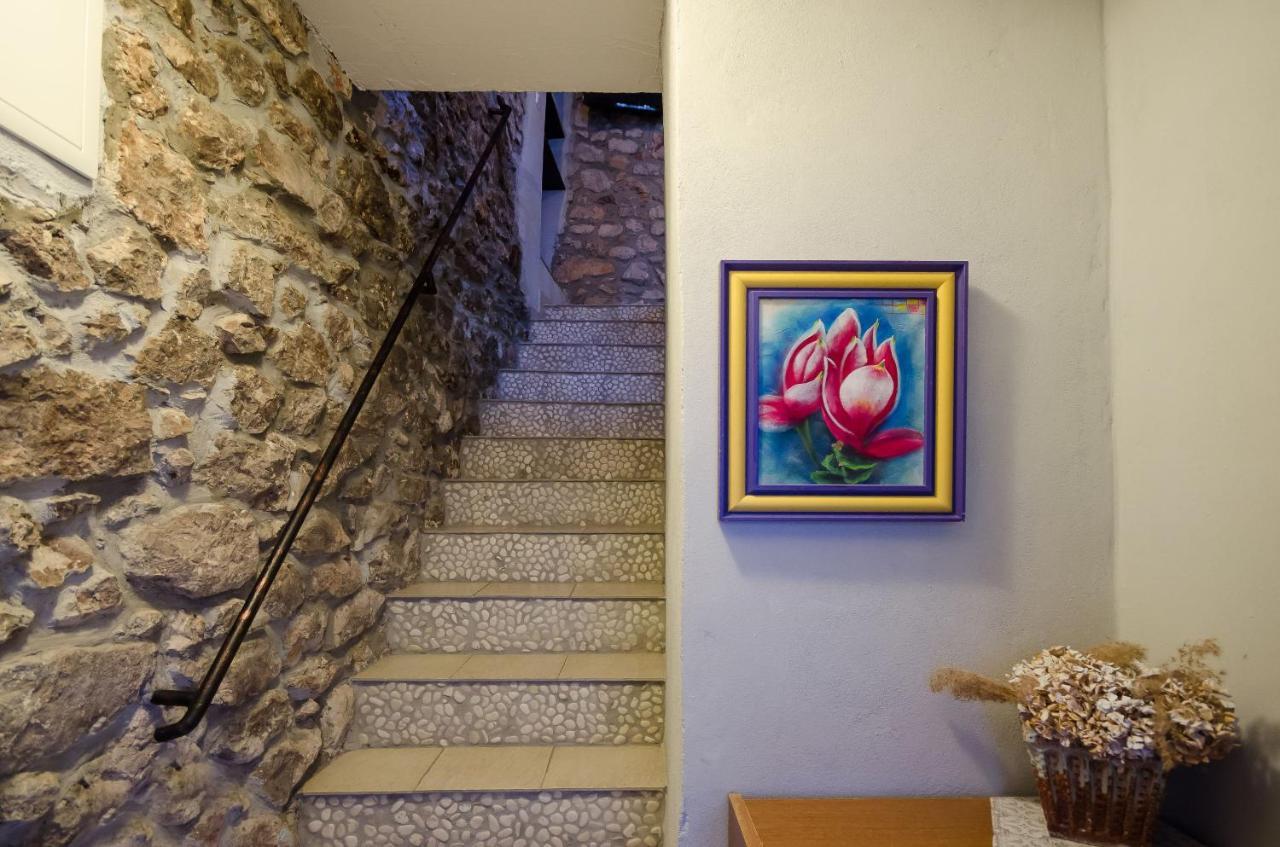 Under Ancient Roofs Vrbnik Apartment ภายนอก รูปภาพ